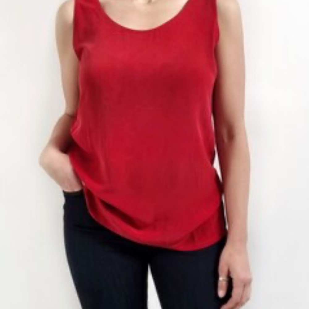 Rose & Olive Red Sleeveless Tank Top with Classic Scoop Neckline